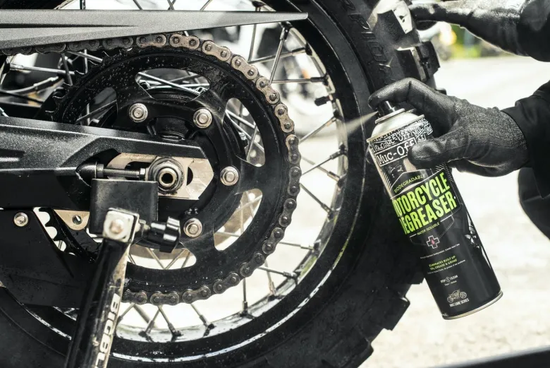 Biodegradowalny spray do Usuwania Smaru Muc-Off Degreaser
