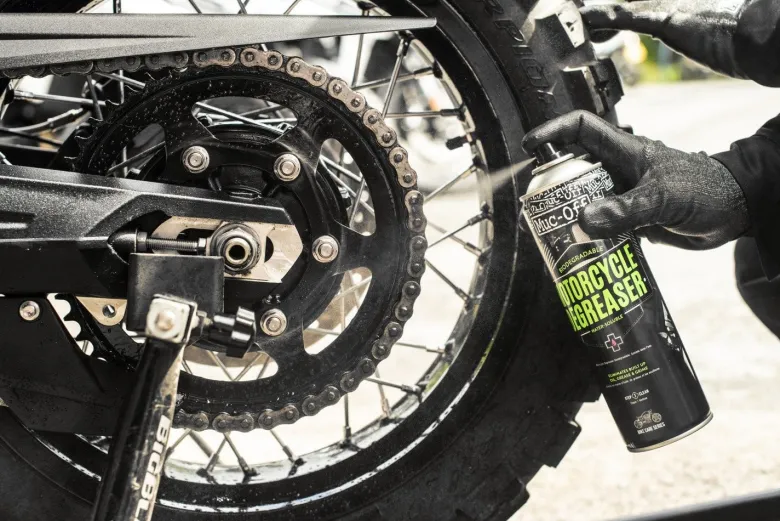 Biodegradowalny spray do Usuwania Smaru Muc-Off Degreaser