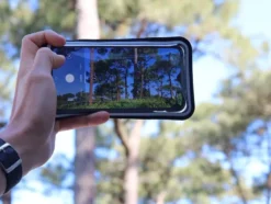 Magnetyczne etui na telefon z okienkiem na aparat Shapeheart