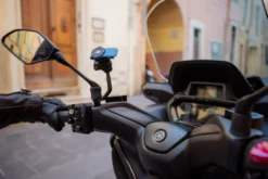 Podstawa montowana pod lusterko do skuterów i motocykli