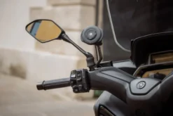 Podstawa montowana pod lusterko do skuterów i motocykli