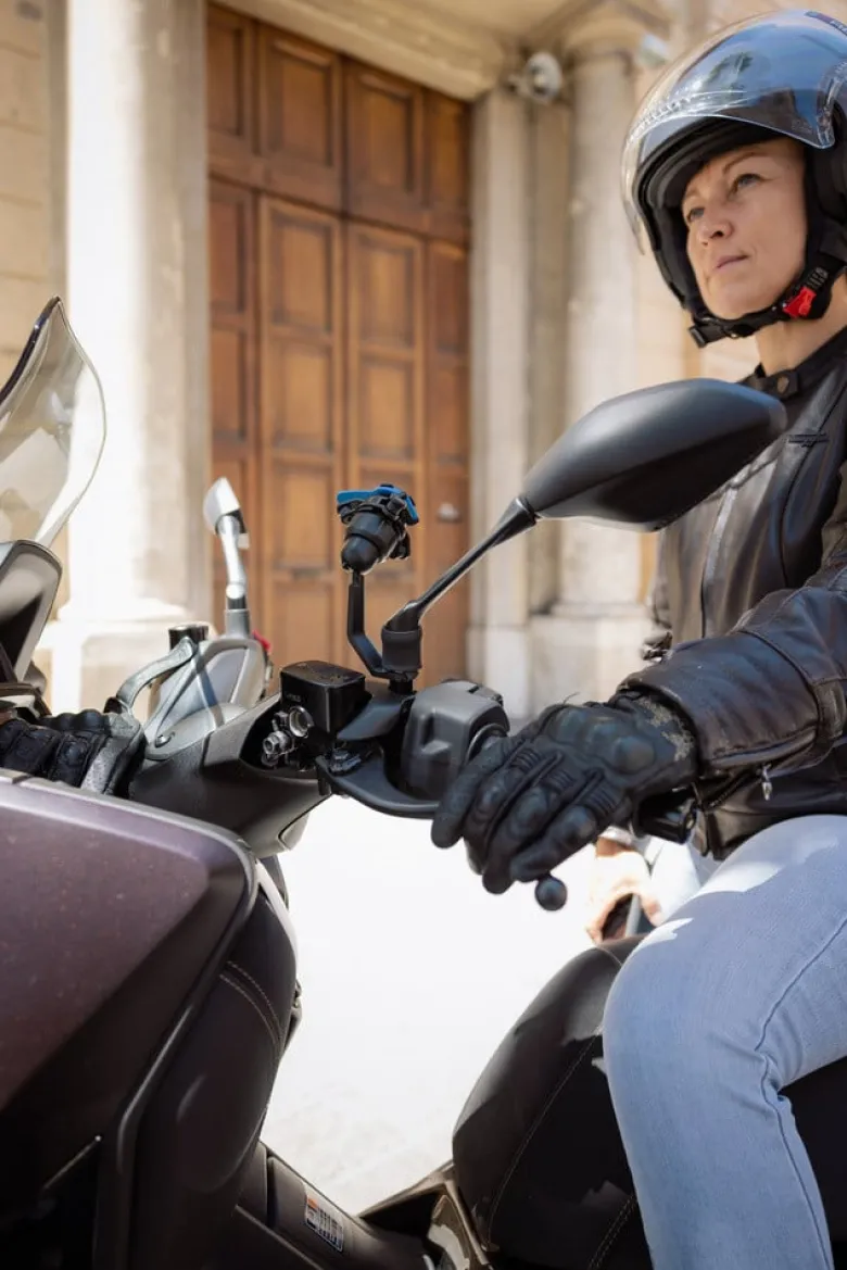 Podstawa montowana pod lusterko do skuterów i motocykli