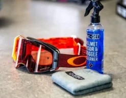 Środek Do Czyszczenia Wizjera, Gogli, Kasku Muc-off Helmet & Visior Cleaner